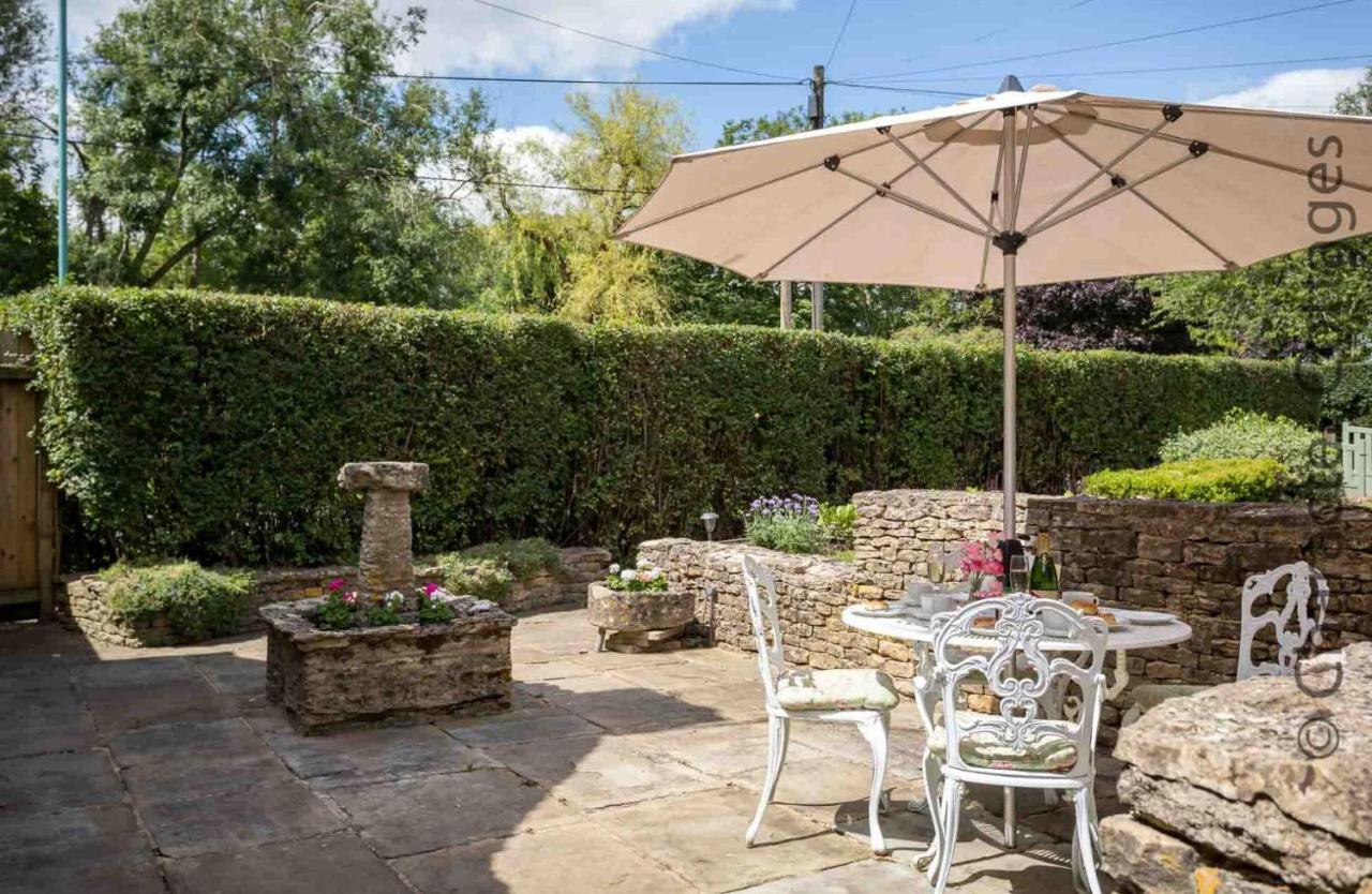 Weir Cottage Bourton-on-the-Water Bagian luar foto